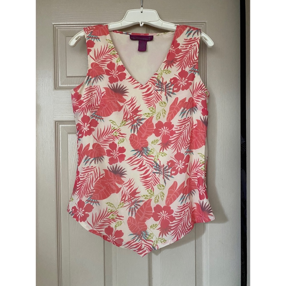 👚✨Mix Nouveau Floral Top , Sz. 10. 3 tops for $20.